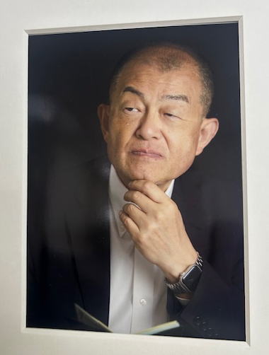 社長の眼鏡なしの写真