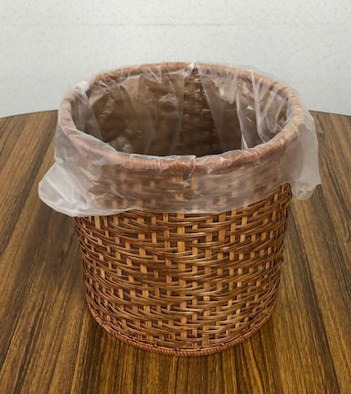 茶色いごみ箱にレジ袋を入れてみました