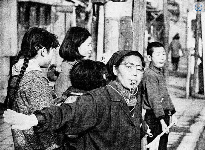 ウキペディアより学童擁護員の写真