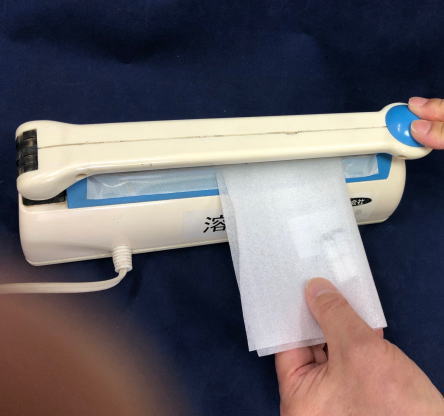 発砲のシートを溶断しています