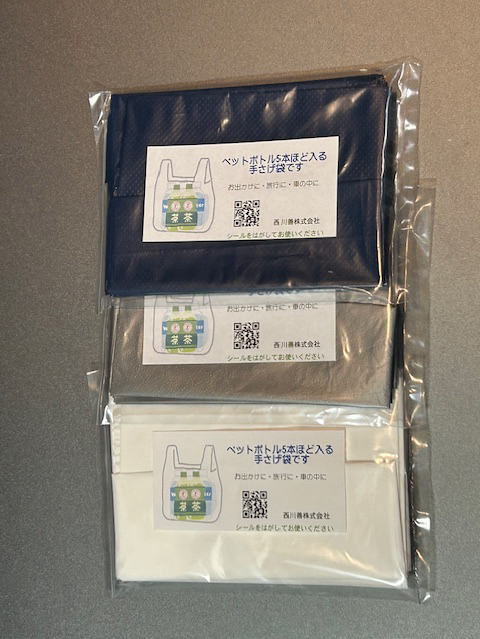 ティッシュのように真ん中から出る携帯用ごみ袋
