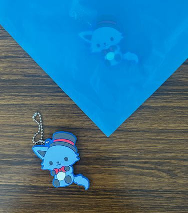 青のごみ袋の透け具合