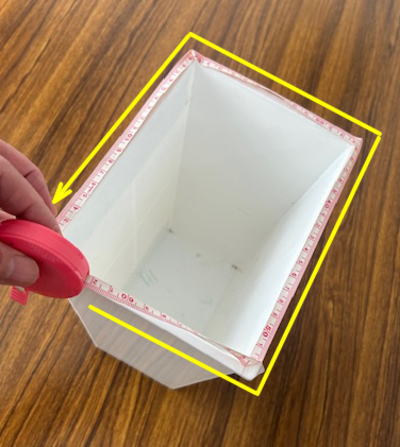 入れ物の周囲を測ります