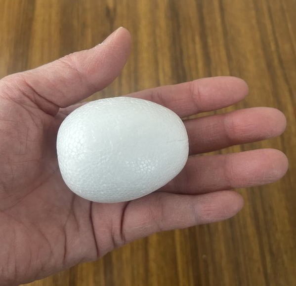 卵型の発砲ボール