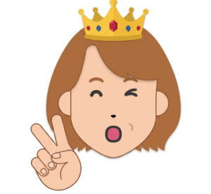 にこにこばばあが王冠をかぶってピースしています