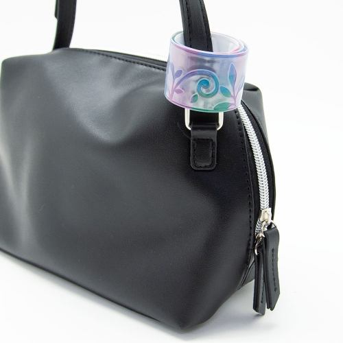 バッグの取っ手に巻き付けた状態