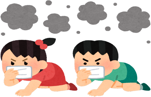 火災時に身を低くして逃げる様子
