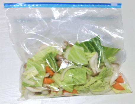 ジプロックの中に野菜が入った画像