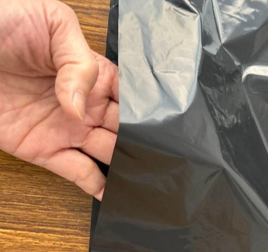 子のごみ袋の透け具合