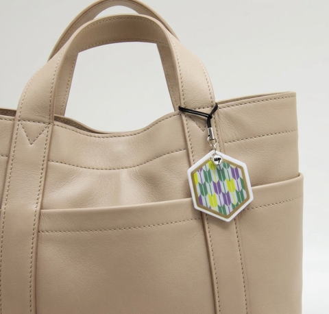 和柄ストラップをカバンにつけた様子